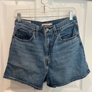 Levi’s High-Loose Shorts